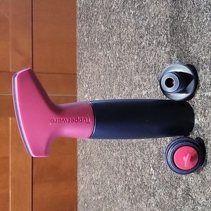 Tupperware Vacuum Pump with 2 Stoppers